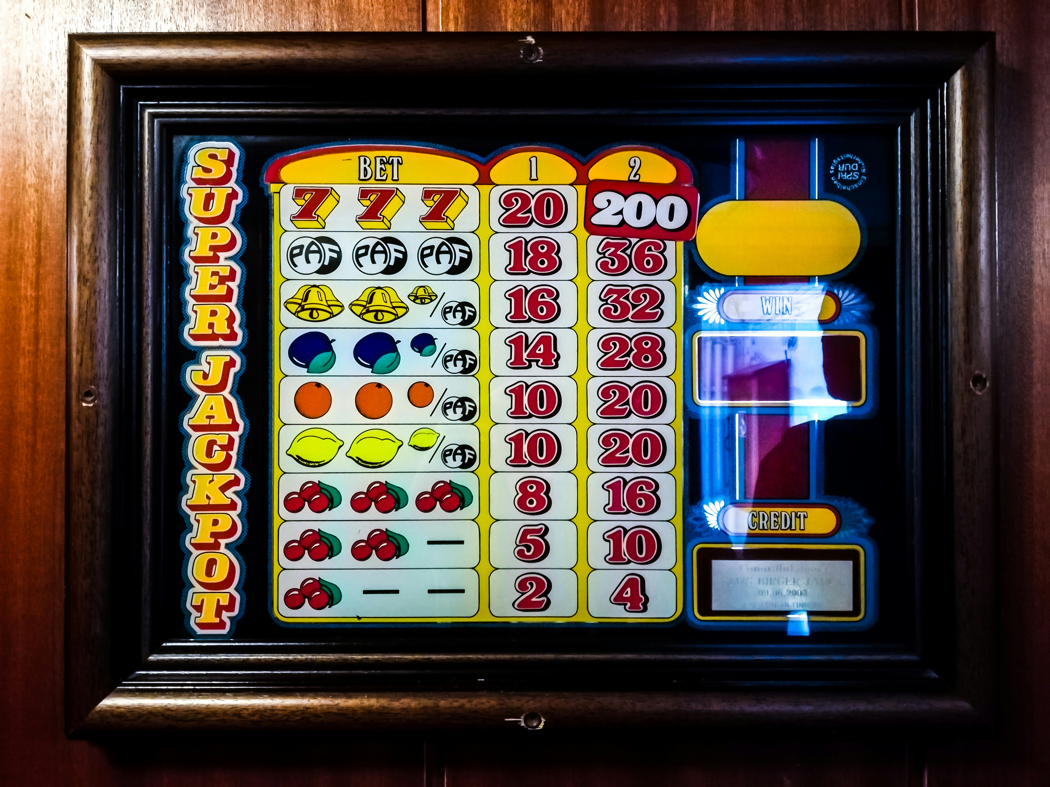a picture of a slot machine in a frame